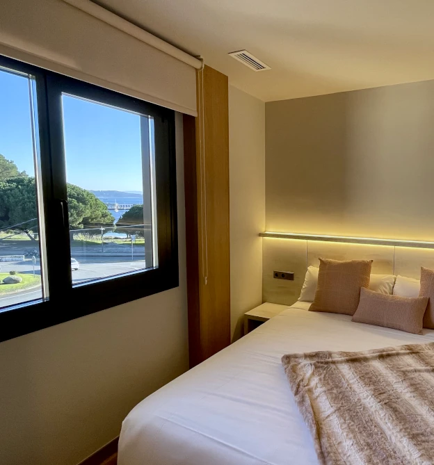 cama apartamento sanxenxo deluxe 1 dormitorio-2