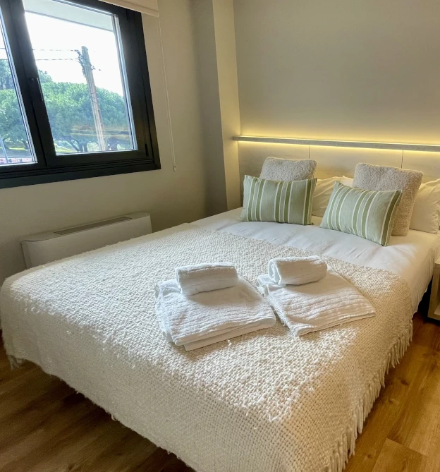 cama apartamento sanxenxo deluxe 2 dormitorios-1-no