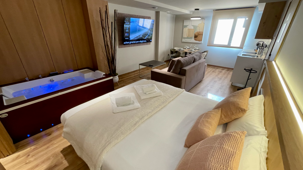 cama hidromasaje sanxenxo deluxe apartamento loft hidromasaje 05